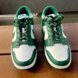 Michigan State dunks